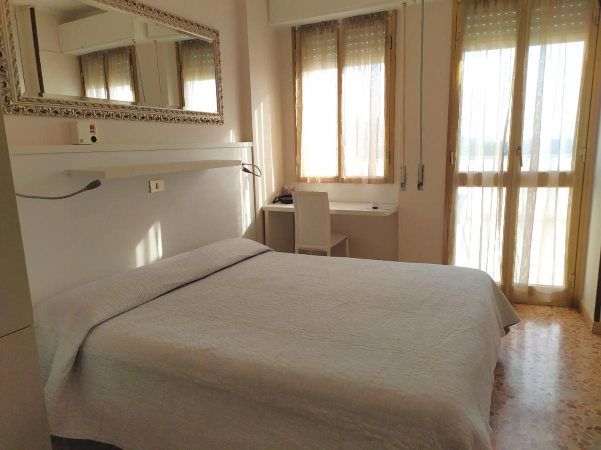Hotel Bellavista San Bartolomeo Al Mare Zewnętrze zdjęcie