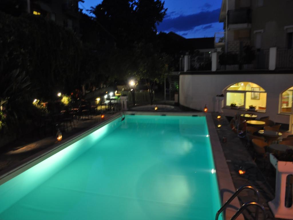 Hotel Bellavista San Bartolomeo Al Mare Zewnętrze zdjęcie